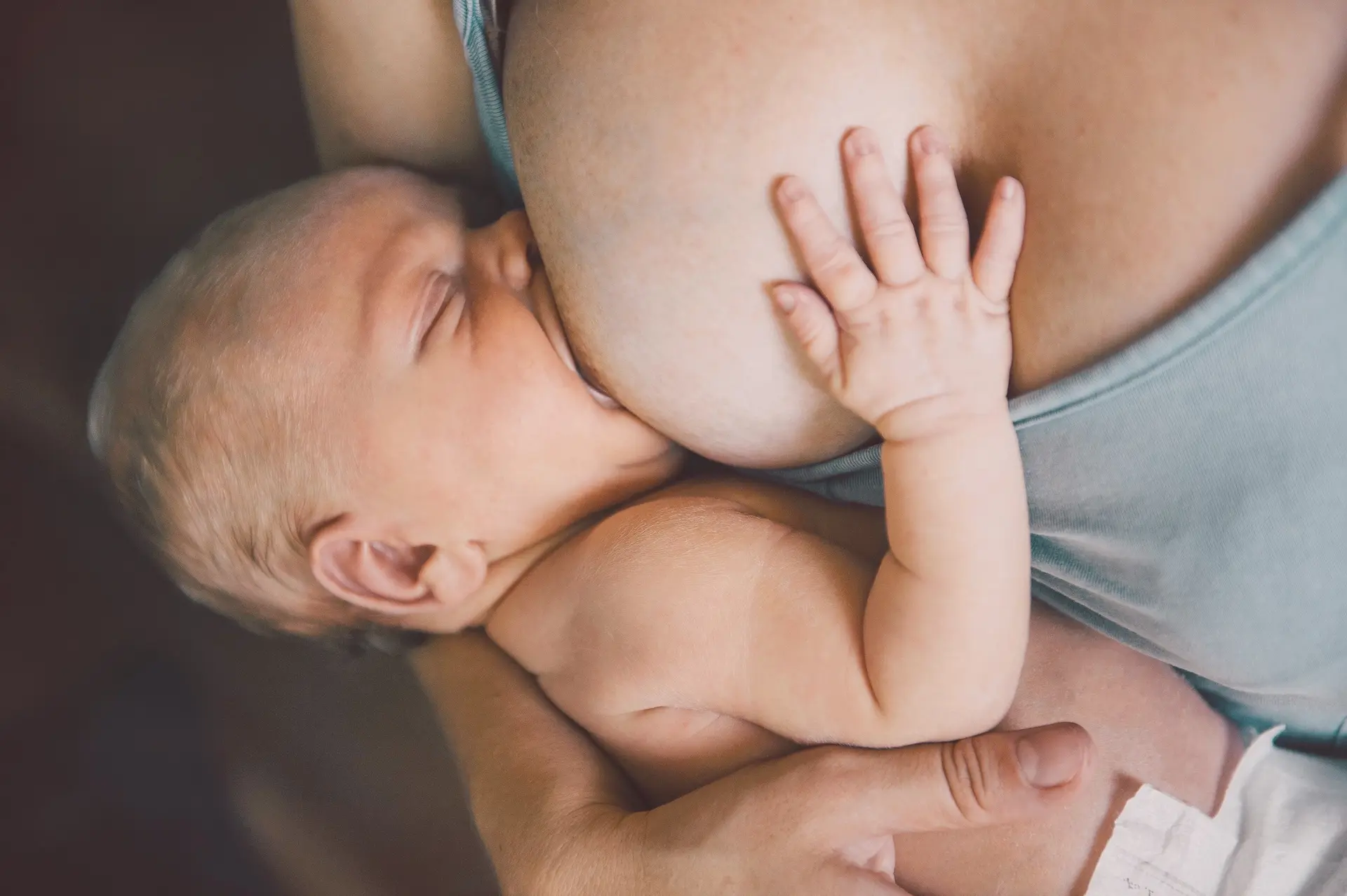 Deep latch at the breast